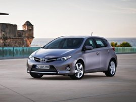 Фотография Toyota AURIS (_E18_, _ZRE185_)