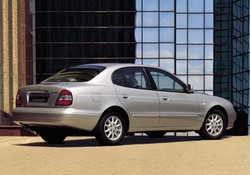 Фотография Chevrolet-Daewoo LEGANZA седан (KLAV)